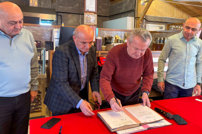 Tüm Yerel-Sen Kahvaltısında İş Sözleşmesi İmzalandı