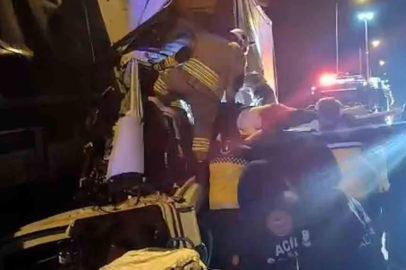 Feci Kaza: Kamyonlar çarpıştı, kabinde uyuyan baba öldü