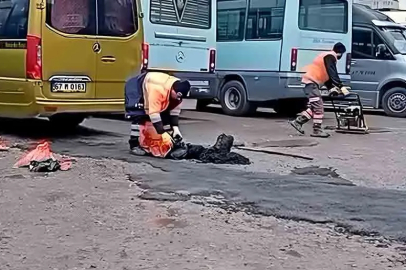 Zonguldak’ta dolmuş duraklarına asfalt çalışması