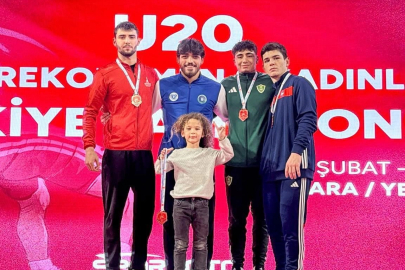 Bursa Büyükşehir füreşçileri 3 madalya ile döndü