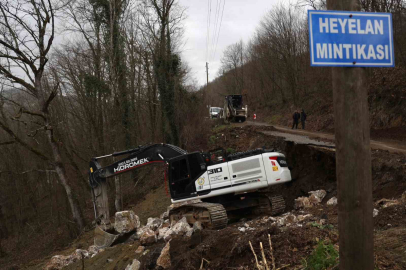Heyelan bölgesinde çalışmalar sürüyor ...