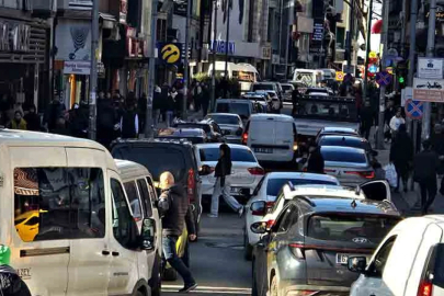 Trafik yoğunluğu vatandaşları ve sürücüleri çileden çıkardı!