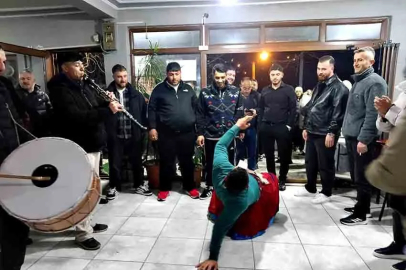 Yeni başkana davul, zurna ve köçekli kutlama