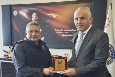 Emekliliğe plaketli uğurlama!