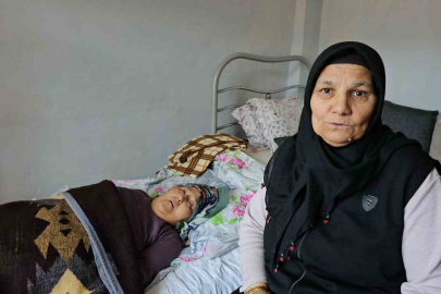 Yalnız yaşayan yatalak kadına komşuları sahip çıkıyor!