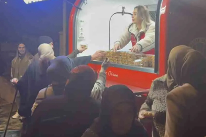 Zonguldak Belediyesi iftar sonrası lokma dağıttı!
