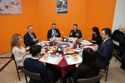 Vali Osman Hacıbektaşoğlu ailesiyle iftarda buluştu