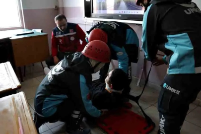 Anadolu Lisesi'nde deprem tatbikatı!