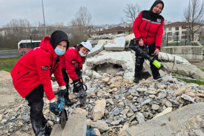 Hamileyken enkazda hayat kurtardı!