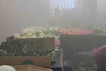 Kapalı pazar yerinde korkutan yangın: Esnaflar tahliye edildi!