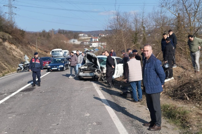 İşçi servisi ile otomobil çarpıştı!