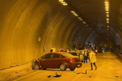 İki otomobil çarpıştı:2'si çocuk 7 yaralı