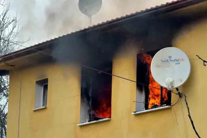 Afet konutlarında yangın; Torun ve babaanne son anda kurtuldu