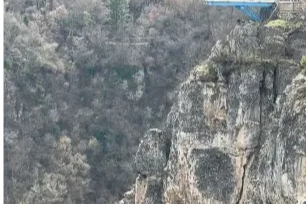 21 yaşındaki üniversite öğrencisi 80 metreden atladı!