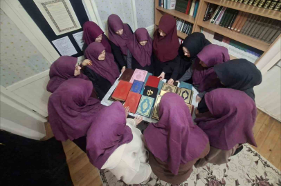 Kadın Kursiyerlerden Afrika’ya 1.200 Kur’an-ı Kerim!