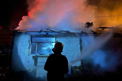 Kullanılmayan ev alev alev yandı!