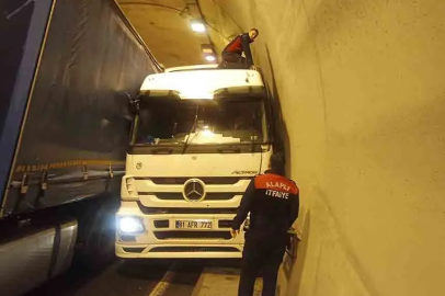 Tünelde TIR’lar Çarpıştı!