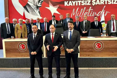 CHP’liler meclis kürsüsünden ayrılmadı; “Bu sonucu kabul etmiyoruz”