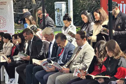 Zonguldak sahilinde “Kitap Okuyoruz” etkinliği!