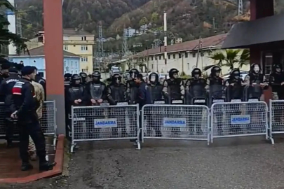 Jandarma, İl Genel Meclisi'nde etten duvar ördü