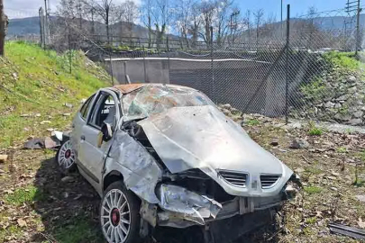 Kontrolden Çıkan Otomobil Cezaevi Bahçesine Uçtu!!!