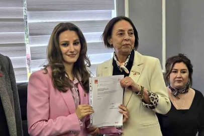 CHP kadın kollarında yeni dönem: Dilan Şahin resmen göreve başladı