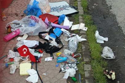 Şok eden görüntü; Türk Bayrağını çöpe attılar!!!