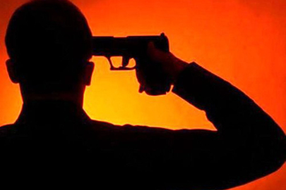 ALAPLI’DA BUNALIMA GİREN ŞAHIS BAŞINA SİLAH DAYADI!