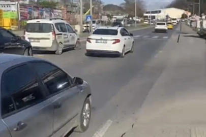 Üç araç birbirine girdi!