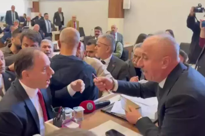 AK Parti’den Yavuzyılmaz ve 8 İsim Hakkında Suç Duyurusu