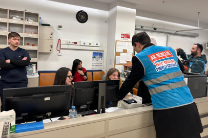 AK gençlikten sağlıkçılar ve polislere ziyaret!