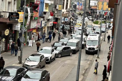 Ambulans kaldırımdan ilerledi!