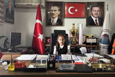 Belediye başkanı koltuğunu devretti!