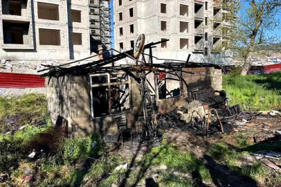 Belediye personelinin evi yangında küle döndü