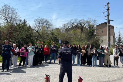 İTFAİYE, MOSAK VE TURİZM FAKÜLTESİ’NDE YANGIN EĞİTİMİ VERDİ
