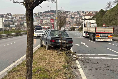 Tırın Çarptığı Otomobil Refüje Çıktı: Facia Ucuz Atlatıldı