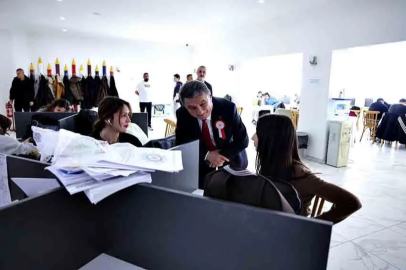 Başkan Erdem’den gençlere ziyaret!