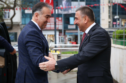 Karabük Valisi Oktay Çağatay, Zonguldak Valisi Osman Hacıbektaşoğlu’nu ziyaret etti