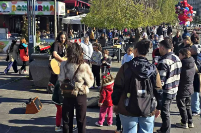 Sahilde Renkli Görüntüler; Müzik Eşliğinde Eğlendiler