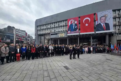 Zonguldak’ta 23 Nisan coşkusu: Çelenk töreni düzenlendi