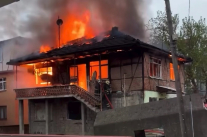 İki katlı ev alev topuna döndü!...