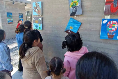 Miniklerin Figen Öğretmeni, Çaycuma’da öğrencilere resmi sevdirdi