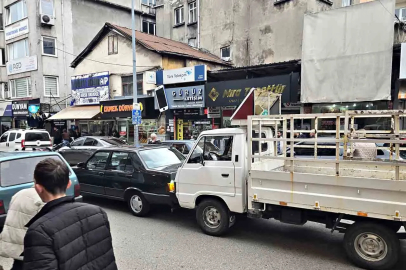 Zonguldak’ta kaza: Araçlarda maddi hasar oluştu