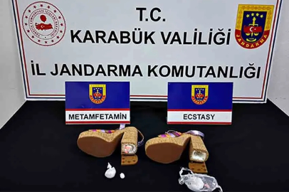 Jandarmadan nokta operasyon; Kadın ayakkabısı topuğuna gizlediler!