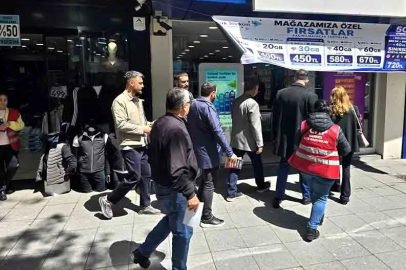 CHP’den Gazipaşa Caddesi’nde broşür dağıtımı!
