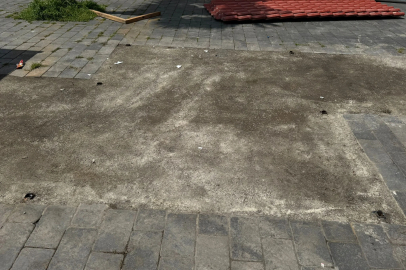 Belediye Kaş Yaparken Göz Çıkardı: Kitap Fuarı İçin Banklar Söküldü!