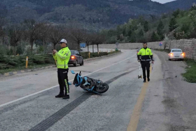 Otomobil ile motosiklet çarpıştı: 1 ölü