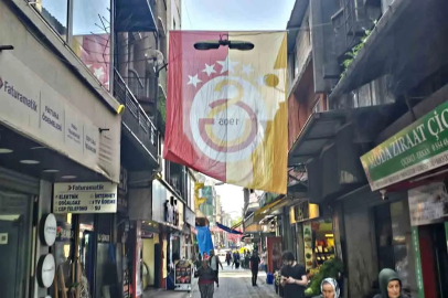 Zonguldak’ta sokağa dev Galatasaray bayrağı asıldı!