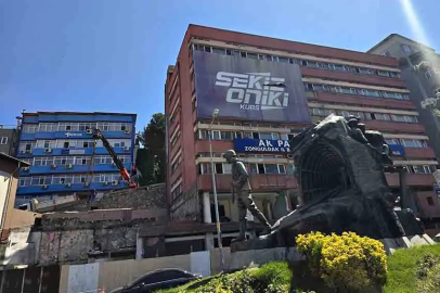 Vakıflar İş Hanı’nda yıkım kontrollü olarak devam ediyor!