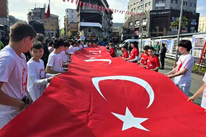 Zonguldak’ta 19 Mayıs Coşkusu: 107 Metrelik Dev Bayrakla Gençlik yürüyüşü!